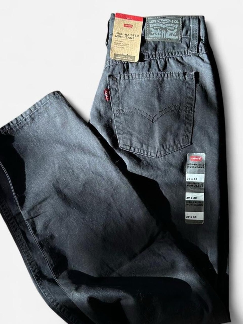 NWT Levi's High-Waisted Mom Jeans size 29W